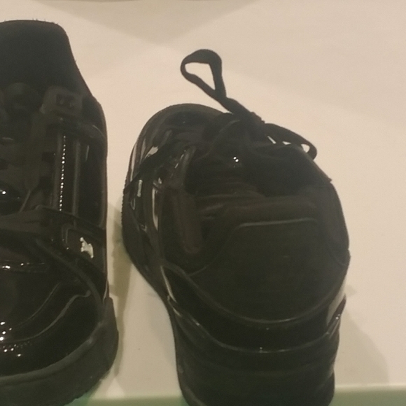 Louis Vuitton LV Trainer;  Patent Leather; Triple Black; 1AA45R; Size 9 - Picture 6 of 6